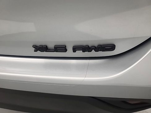 Used 2022 Toyota Highlander XLE image 12