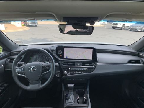 Used 2025 Lexus ES 300h w/ Premium Package FWD image 30