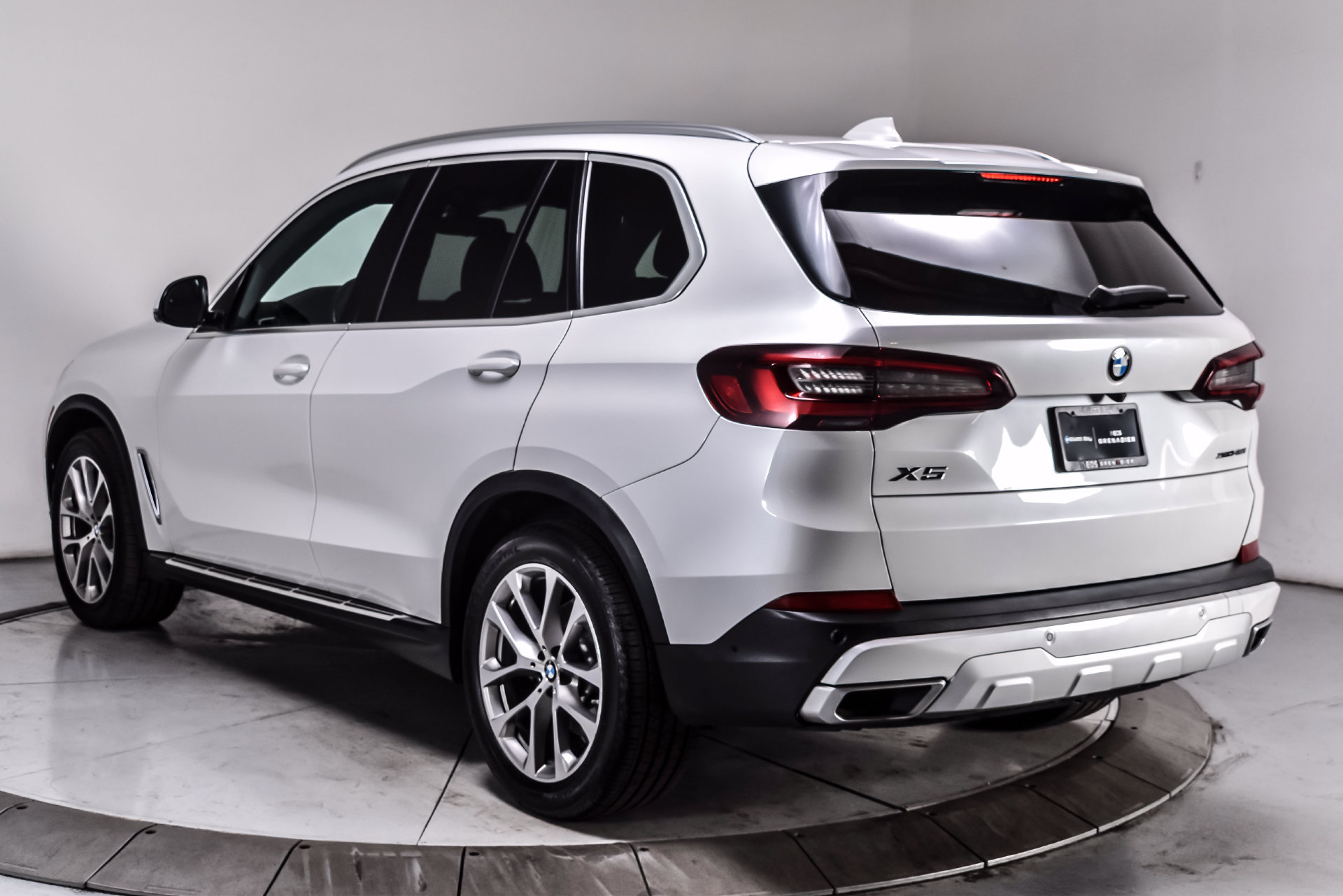 Used 2022 BMW X5 xDrive40i w/ Premium Package AWD/4WD image 5