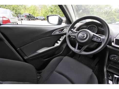 Used 2018 MAZDA MAZDA3 Sport FWD image 7