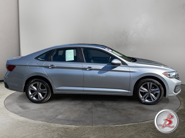 Used 2024 Volkswagen Jetta SE FWD image 8