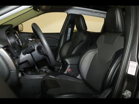 Used 2022 Jeep Cherokee Latitude Lux w/ Sun & Sound Group AWD/4WD image 24