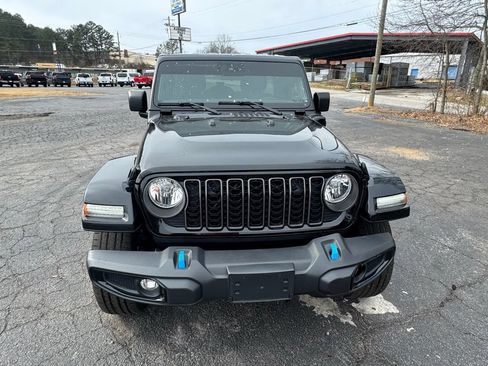 Used 2024 Jeep Wrangler Unlimited w/ Convenience Group AWD/4WD image 11