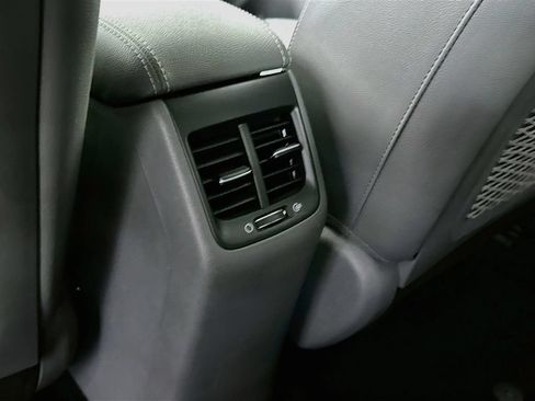 Used 2017 Kia Niro EX FWD image 24