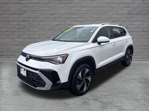 Used 2026 Volkswagen Taos SE AWD/4WD image 3