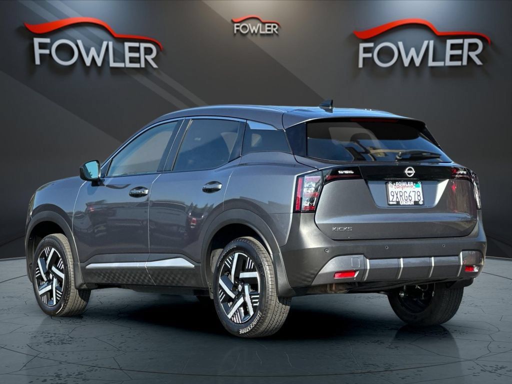 Used 2026 Nissan Kicks SV FWD image 3