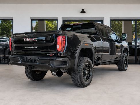 Used 2020 GMC Sierra 2500 AT4 w/ AT4 Premium Package AWD/4WD image 2