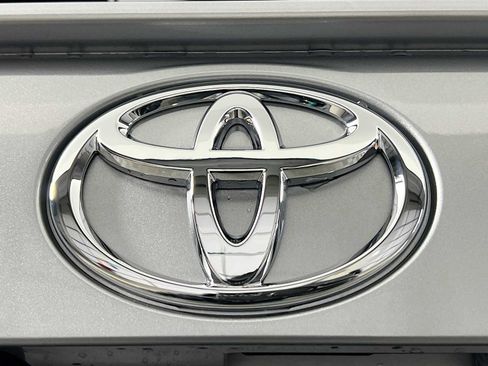 New 2025 Toyota RAV4 XLE image 19