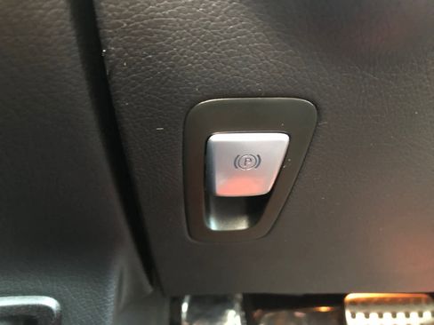 Used 2022 Mercedes-Benz GLC 300 4MATIC image 12