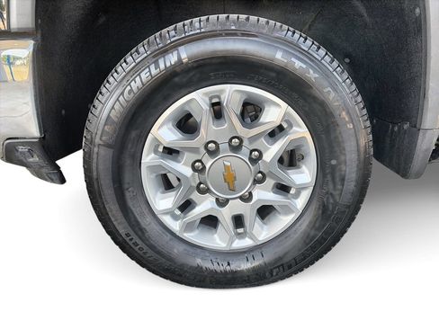 Certified 2024 Chevrolet Silverado 2500 LTZ AWD/4WD image 34