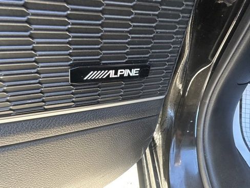 Used 2023 Jeep Grand Cherokee L Limited w/ Luxury Tech Group II image 16