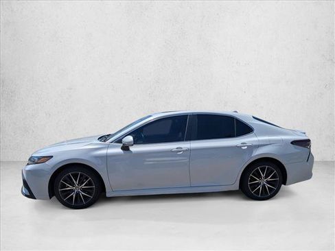 Used 2022 Toyota Camry SE w/ Convenience Package FWD image 8