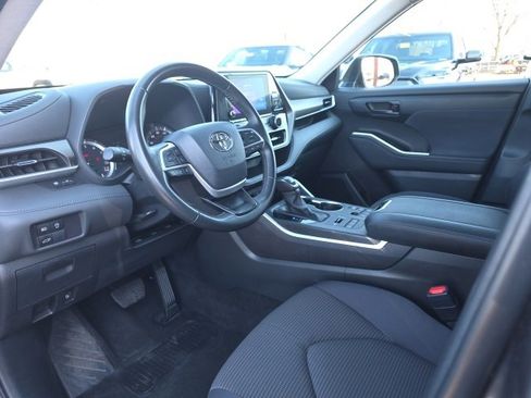 Used 2024 Toyota Highlander LE image 7