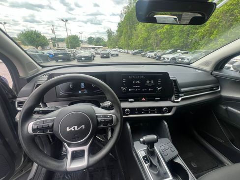 Used 2025 Kia Sportage LX FWD image 28
