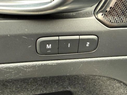 Certified 2022 Volvo XC40 T5 R-Design w/ Advanced Package image 16