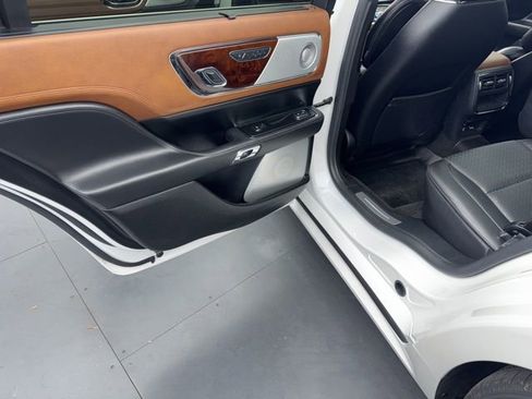 Used 2020 Lincoln Continental Black Label w/ Rear Seat Amenities Package image 38