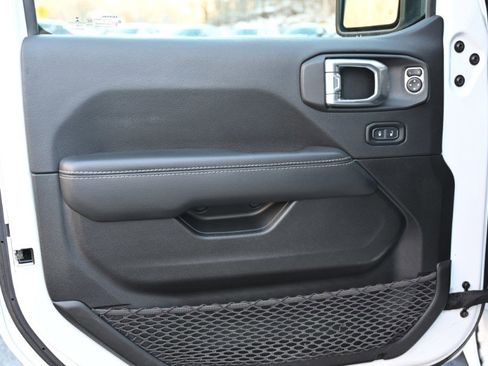 Used 2022 Jeep Wrangler Unlimited Sahara w/ Cold Weather Group image 24