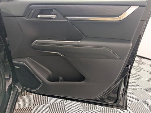 Used 2025 GMC Acadia Elevation image 33