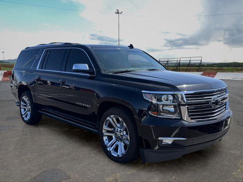 Used 2019 Chevrolet Suburban Premier w/ Premier Plus Edition AWD/4WD image 2