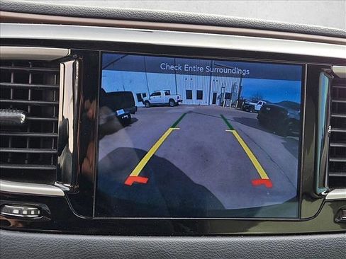 Used 2017 Chrysler Pacifica Touring-L w/ Tire & Wheel Group image 18