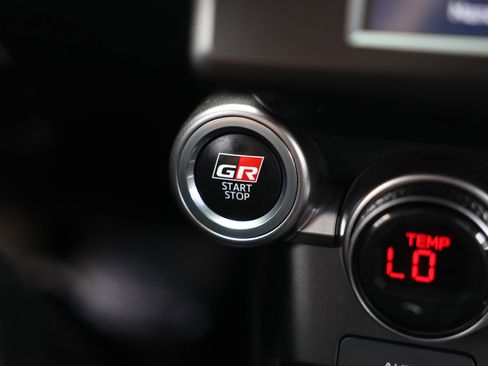 Used 2022 Toyota GR86 RWD image 33