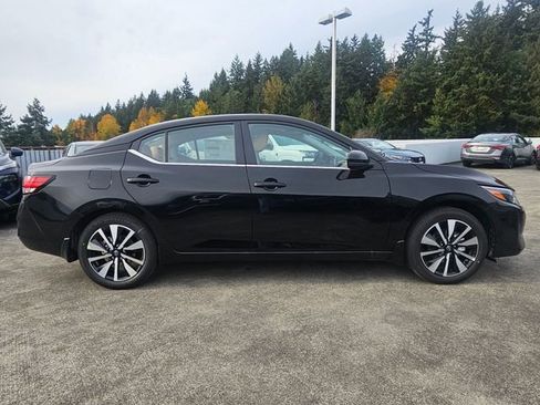 Used 2025 Nissan Sentra SV w/ SV Premium Package image 4