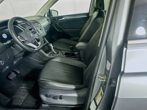 Used 2024 Volkswagen Tiguan SE image 13