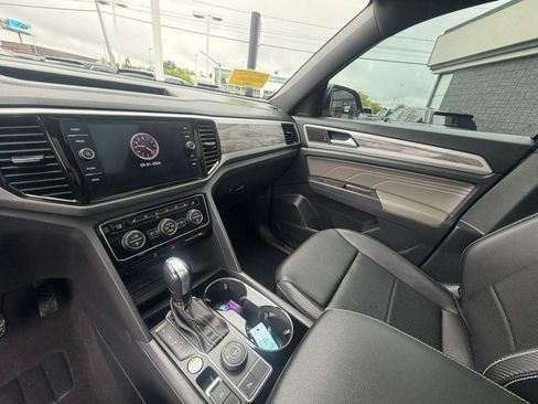 Used 2023 Volkswagen Atlas Cross Sport SE w/ Panoramic Sunroof Package AWD/4WD image 14