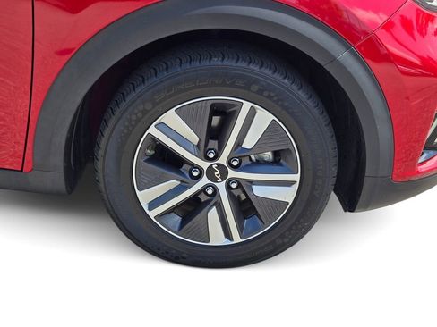 Certified 2022 Kia Niro LXS image 6