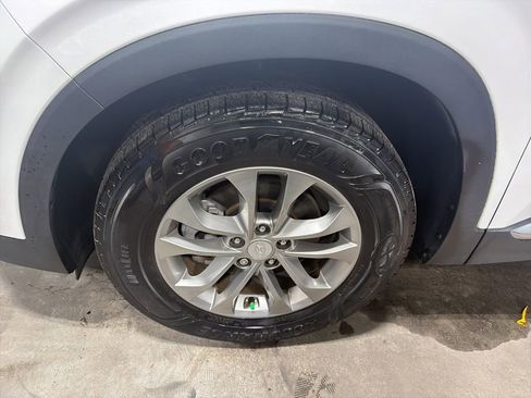 Used 2019 Hyundai Santa Fe SE image 10