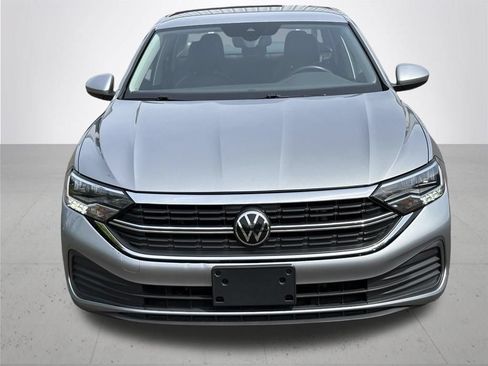 Used 2024 Volkswagen Jetta SE FWD image 3
