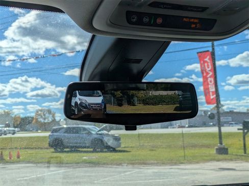 Used 2021 Chevrolet Traverse LT w/ LT Premium Package image 28