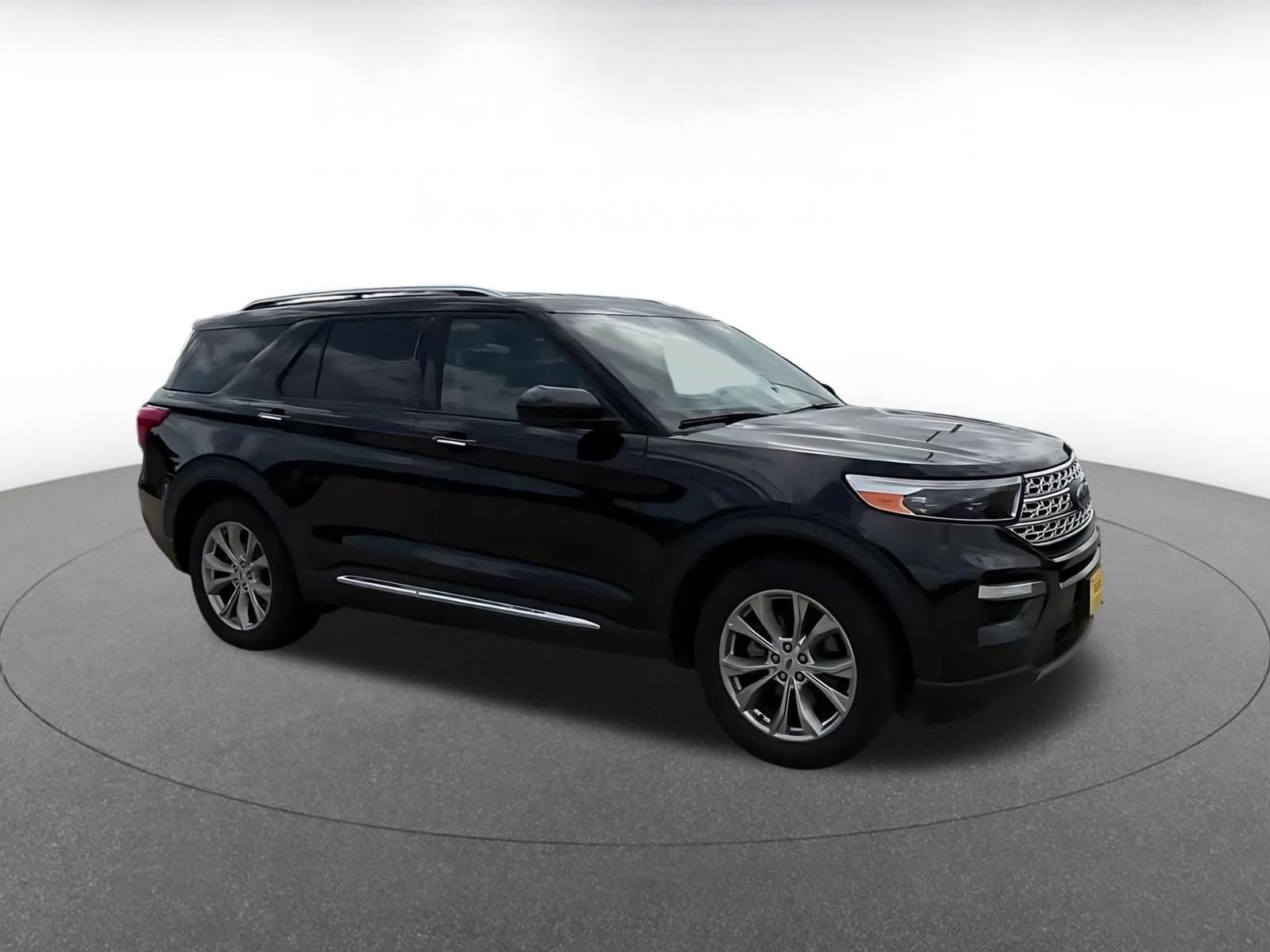 Used 2024 Ford Explorer Limited RWD image 2