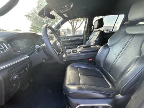 Used 2024 Jeep Wagoneer Series II w/ Flexible Seating Group AWD/4WD image 7