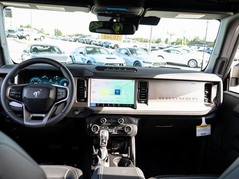 New 2025 Ford Bronco Outer Banks w/ Sasquatch Package image 19