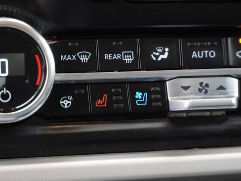 Used 2023 Ford Expedition XLT RWD image 28