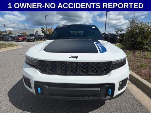 Used 2024 Jeep Grand Cherokee Trailhawk AWD/4WD image 11