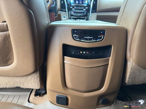 Used 2016 Cadillac Escalade ESV Platinum image 16