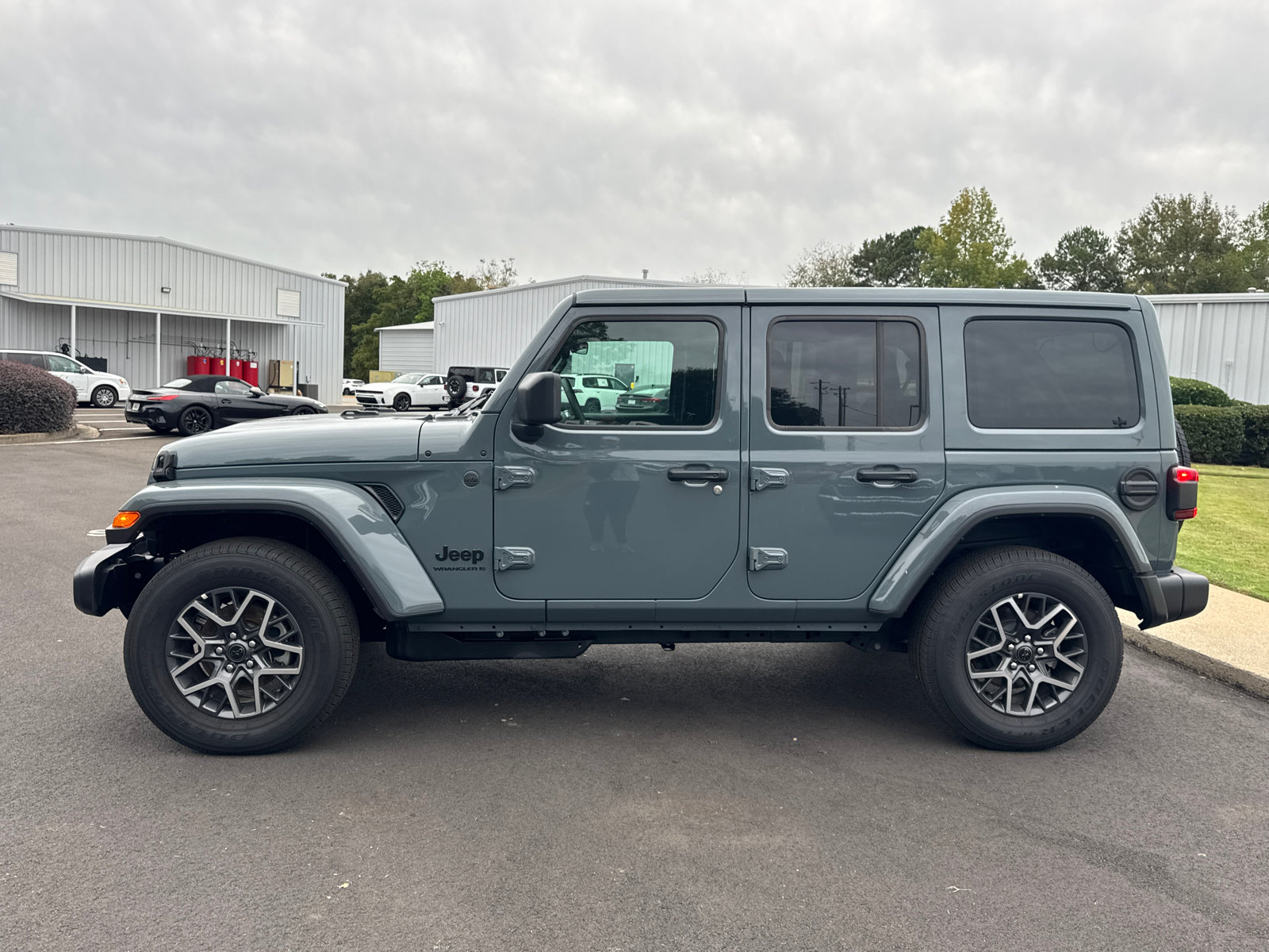 Used 2026 Jeep Wrangler Unlimited Sahara AWD/4WD image 8