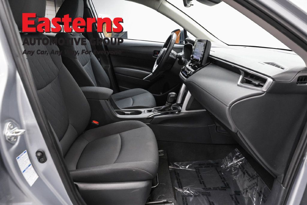 Used 2022 Toyota Corolla Cross LE AWD/4WD image 26