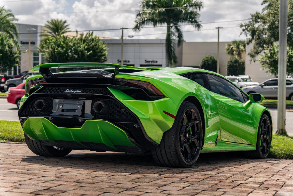 Used 2024 Lamborghini Huracan Tecnica RWD image 5