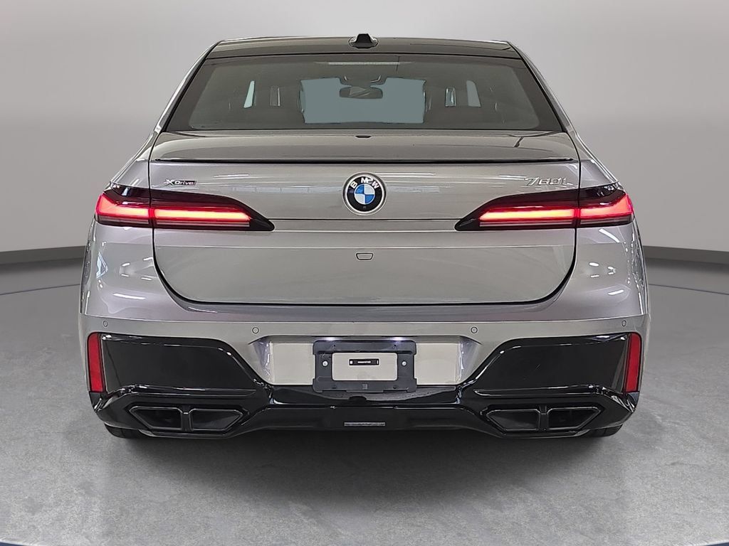 Used 2024 BMW 760i xDrive AWD/4WD image 8