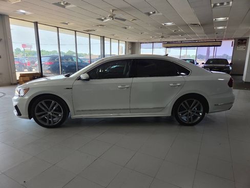 Used 2019 Volkswagen Passat 2.0T SE R-Line FWD image 4