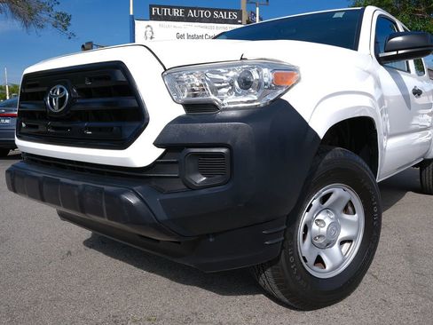 Used 2017 Toyota Tacoma SR image 8