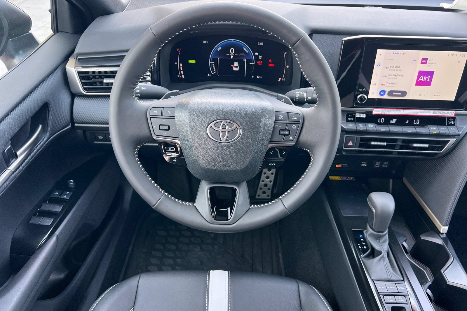 New 2026 Toyota Camry Hybrid FWD image 16