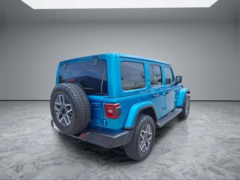 Used 2024 Jeep Wrangler Unlimited Sahara w/ Technology Group AWD/4WD image 7