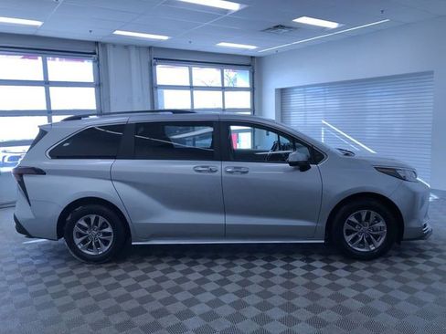 Certified 2024 Toyota Sienna XLE image 36