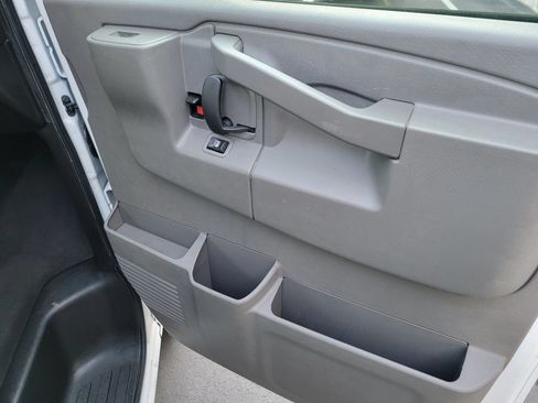 Used 2020 Chevrolet Express 3500 LT w/ LT Preferred Equipment Group RWD image 18