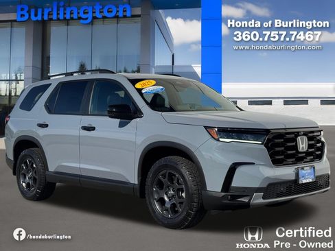 Certified 2025 Honda Pilot TrailSport image 10