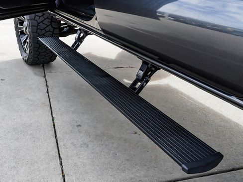 Used 2017 Toyota Tacoma TRD Off-Road w/ Premium & Technology Package image 17